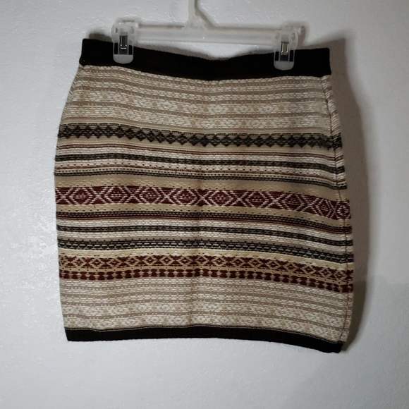 Maurices large acrylic knit skirt - Picture 2 of 4